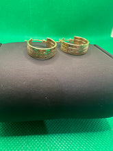 Load image into Gallery viewer, 18K Huggie Shine Design
