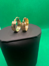 Load image into Gallery viewer, 18K Huggie Shine Design
