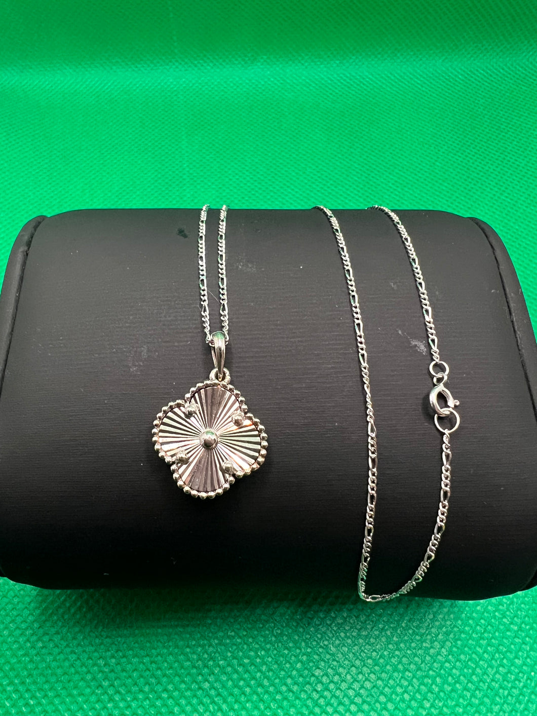 18K White Gold Flower Necklace