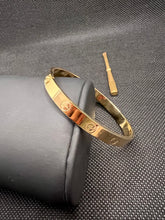 Load image into Gallery viewer, 18K Bangle Screw Type (15)
