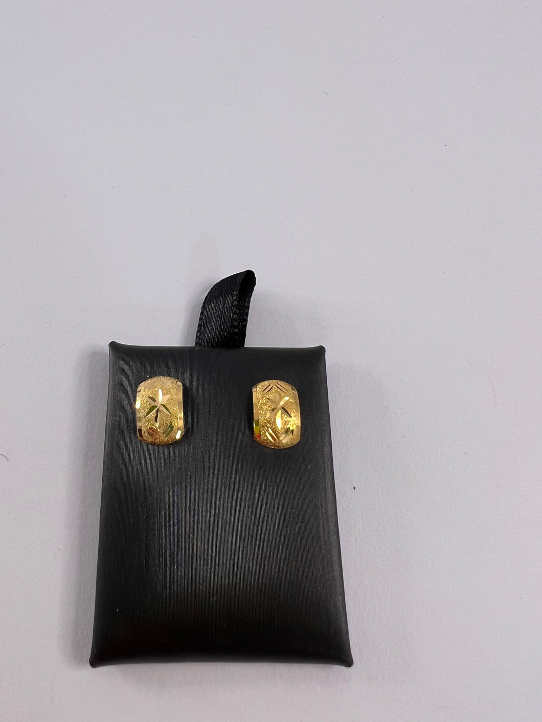 18K  Screw Type Earrings